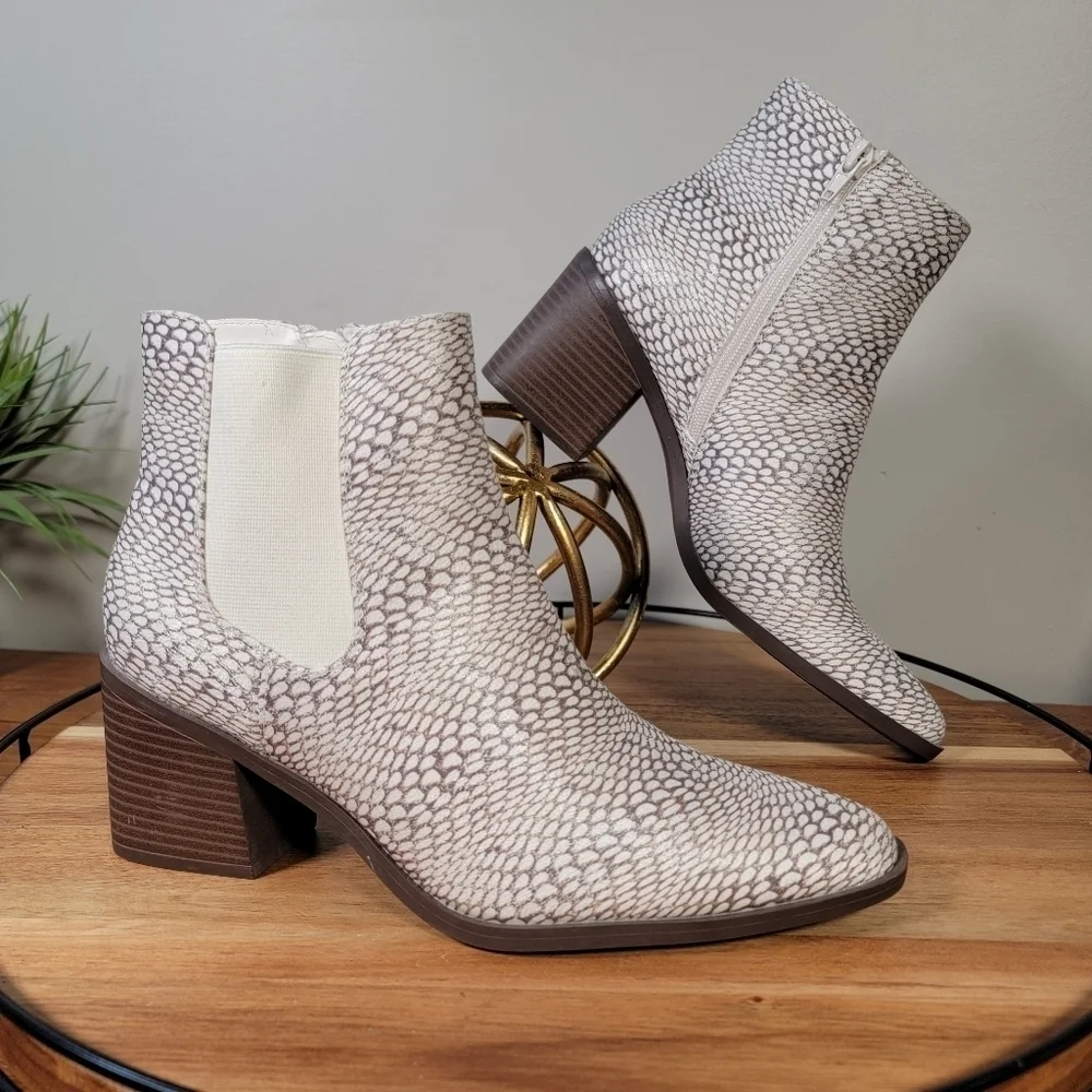 The Limited Kiki Vegan Eather Ankle Boots Booties Size 8